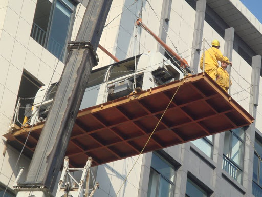 無錫設備吊裝搬運廠家提醒你怎樣避免高空墜落？